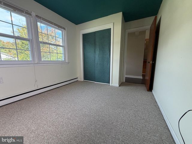 1111 MCKENNANS CHURCH RD, Wilmington, DE 19808