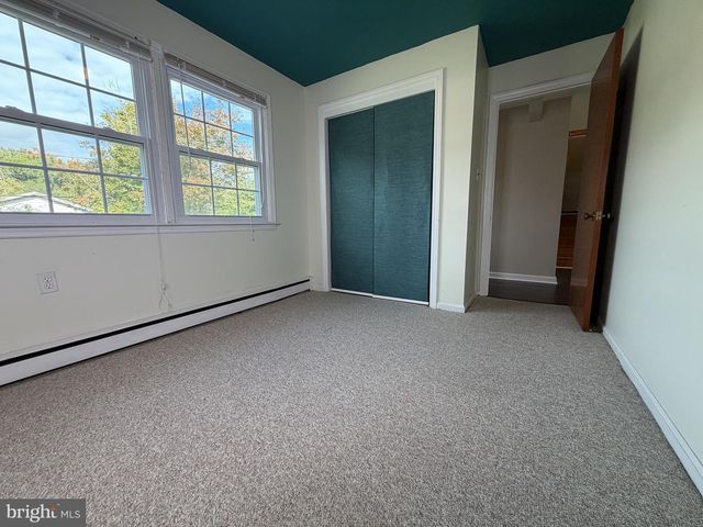 1111 MCKENNANS CHURCH RD, Wilmington, DE 19808