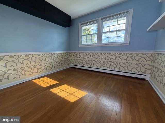 1111 MCKENNANS CHURCH RD, Wilmington, DE 19808