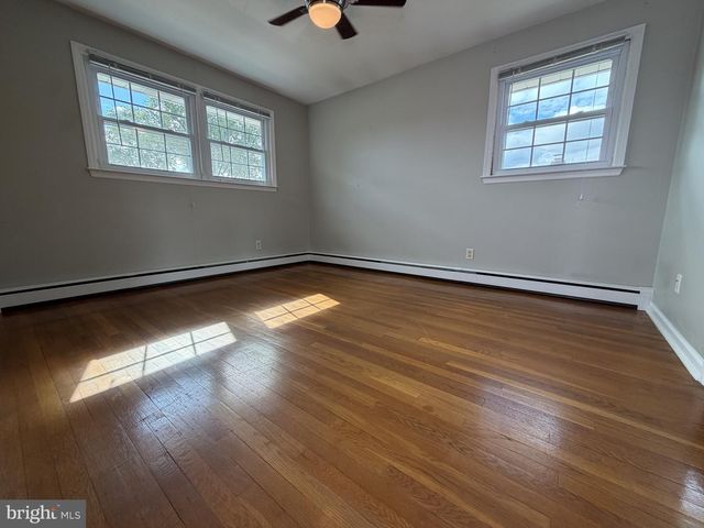 1111 MCKENNANS CHURCH RD, Wilmington, DE 19808