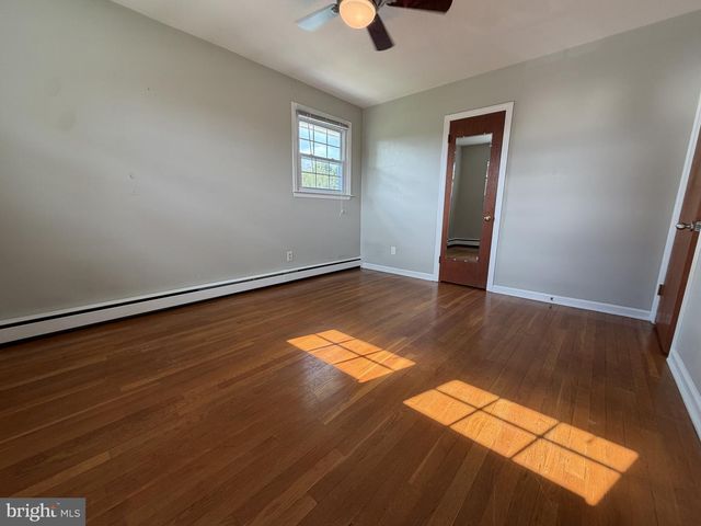 1111 MCKENNANS CHURCH RD, Wilmington, DE 19808