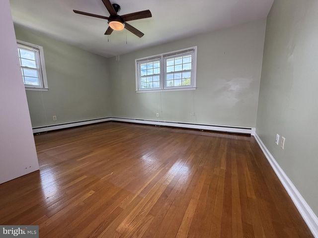 1111 MCKENNANS CHURCH RD, Wilmington, DE 19808