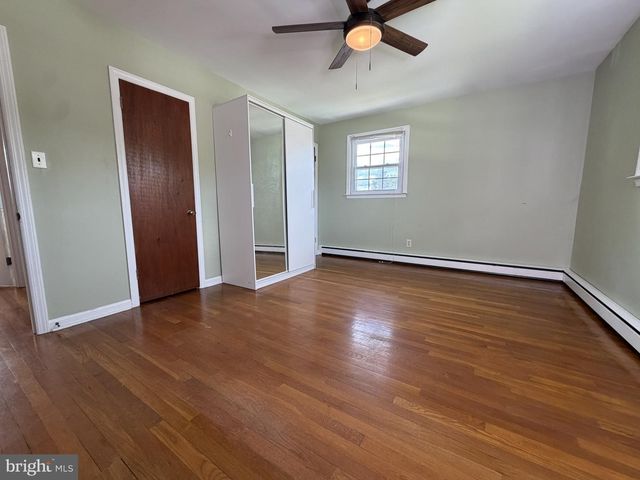 1111 MCKENNANS CHURCH RD, Wilmington, DE 19808