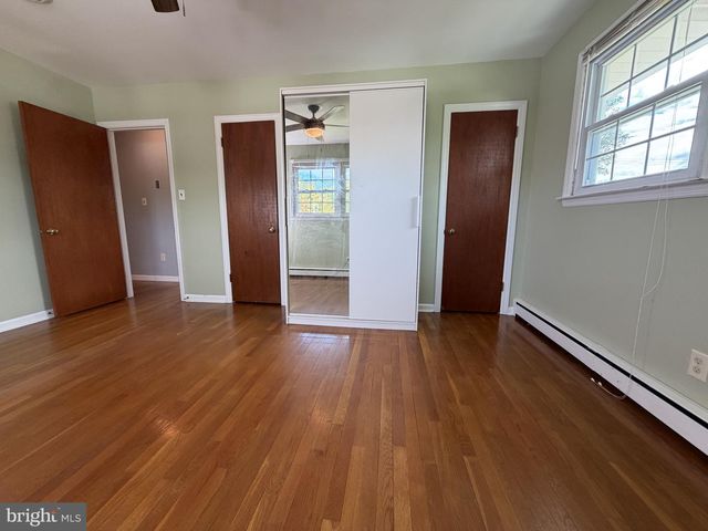 1111 MCKENNANS CHURCH RD, Wilmington, DE 19808