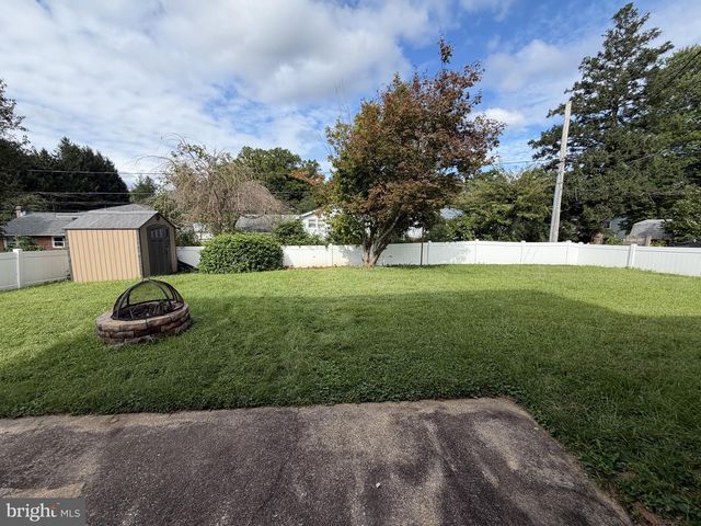 1111 MCKENNANS CHURCH RD, Wilmington, DE 19808
