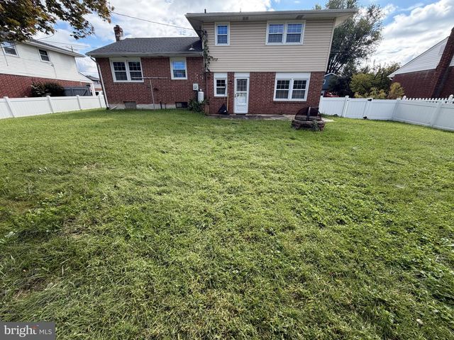 1111 MCKENNANS CHURCH RD, Wilmington, DE 19808