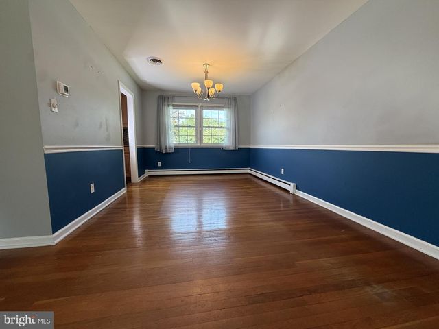1111 MCKENNANS CHURCH RD, Wilmington, DE 19808