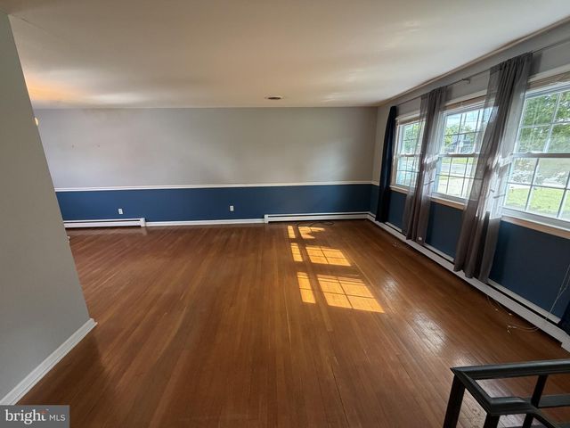 1111 MCKENNANS CHURCH RD, Wilmington, DE 19808