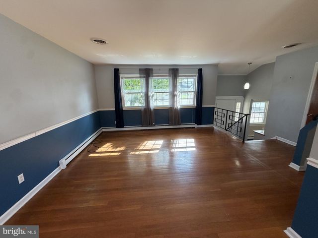 1111 MCKENNANS CHURCH RD, Wilmington, DE 19808