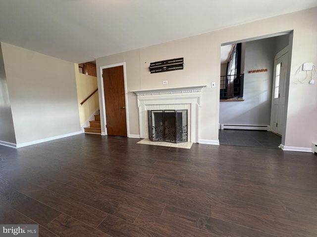 1111 MCKENNANS CHURCH RD, Wilmington, DE 19808