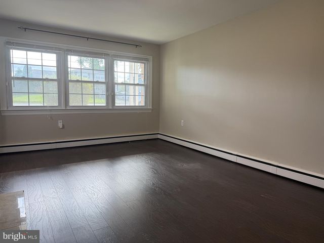 1111 MCKENNANS CHURCH RD, Wilmington, DE 19808