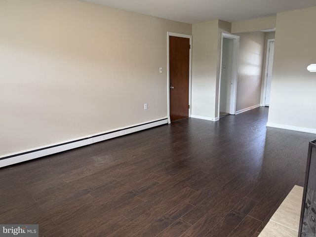 1111 MCKENNANS CHURCH RD, Wilmington, DE 19808