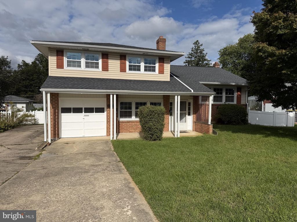 1111 MCKENNANS CHURCH RD, Wilmington, DE 19808