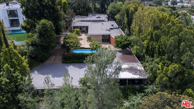 1022 Summit Drive, Beverly Hills, CA 90210