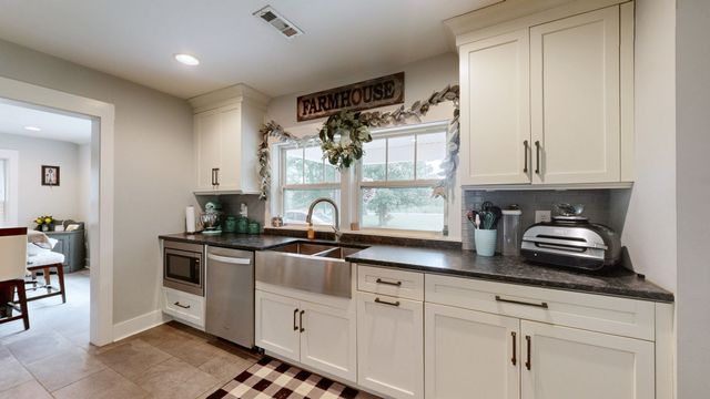 1044 Cherry Ln, Murfreesboro, TN 37129