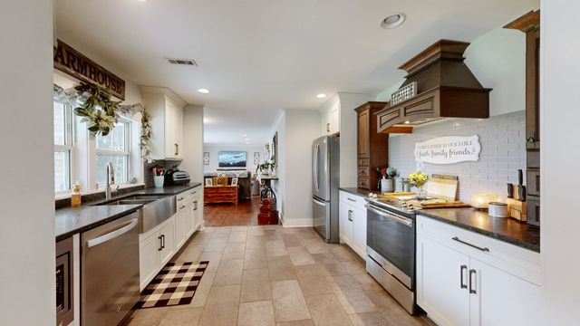 1044 Cherry Ln, Murfreesboro, TN 37129