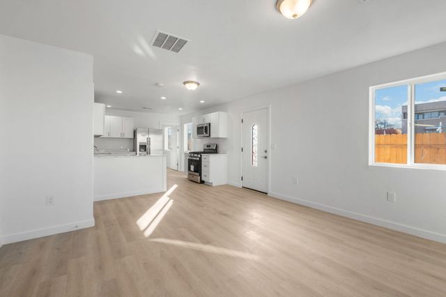 110 Sycamore Street NE, Albuquerque, NM 87106