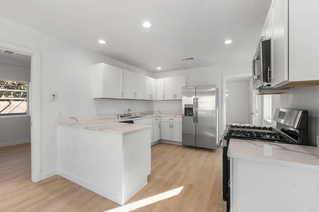 110 Sycamore Street NE, Albuquerque, NM 87106