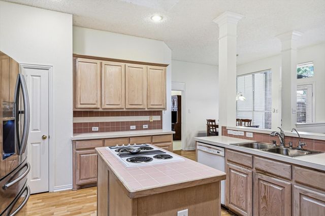2900 Woodhaven Drive, Grapevine, TX 76051
