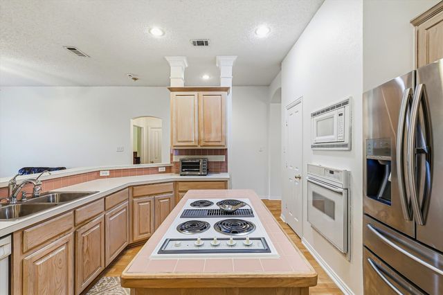 2900 Woodhaven Drive, Grapevine, TX 76051