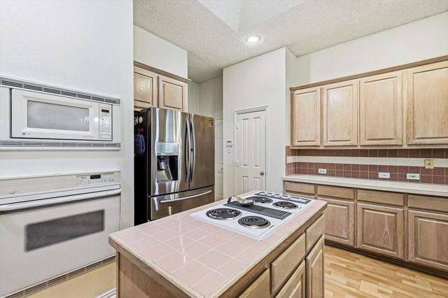 2900 Woodhaven Drive, Grapevine, TX 76051