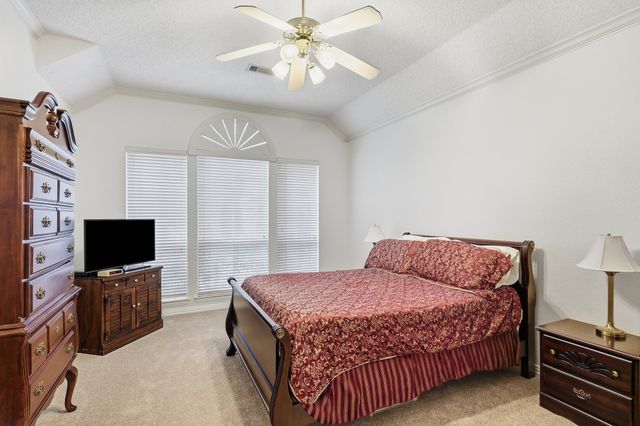 2900 Woodhaven Drive, Grapevine, TX 76051