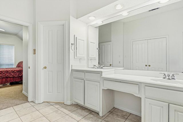 2900 Woodhaven Drive, Grapevine, TX 76051