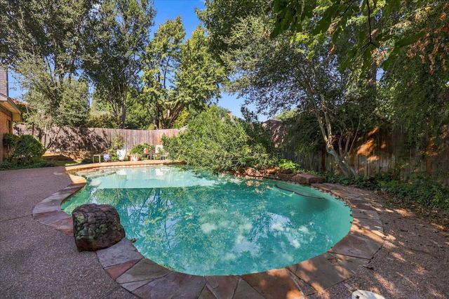 2900 Woodhaven Drive, Grapevine, TX 76051