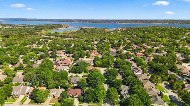 2900 Woodhaven Drive, Grapevine, TX 76051