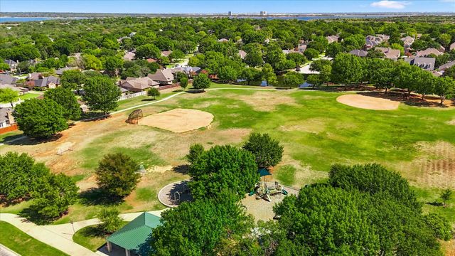 2900 Woodhaven Drive, Grapevine, TX 76051