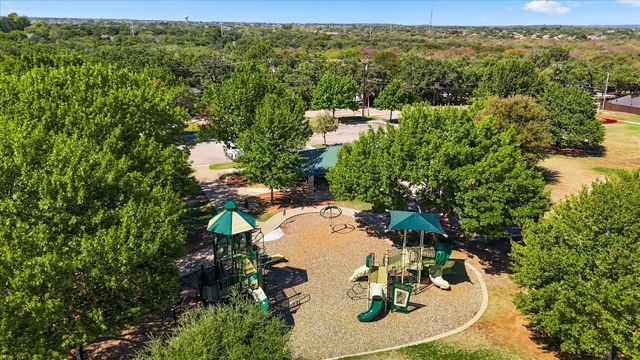 2900 Woodhaven Drive, Grapevine, TX 76051