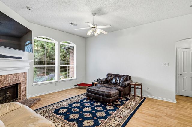 2900 Woodhaven Drive, Grapevine, TX 76051
