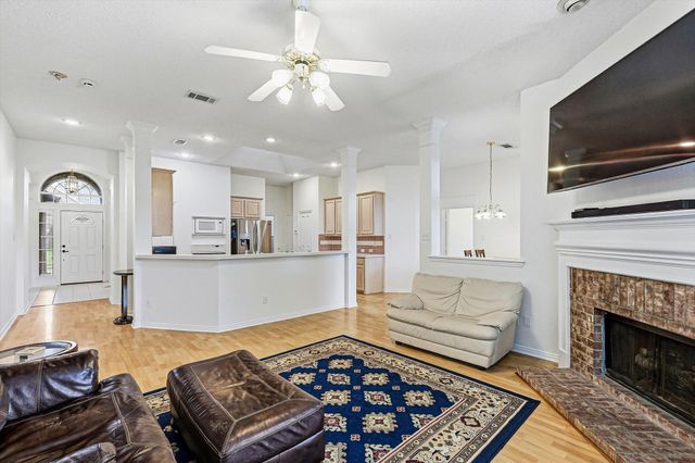 2900 Woodhaven Drive, Grapevine, TX 76051