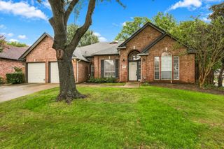2900 Woodhaven Drive, Grapevine, TX 76051