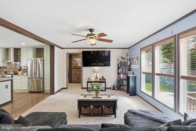 12421 N OLD STATE RD, Ellendale, DE 19941