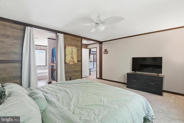 12421 N OLD STATE RD, Ellendale, DE 19941