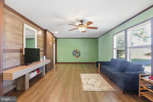 12421 N OLD STATE RD, Ellendale, DE 19941