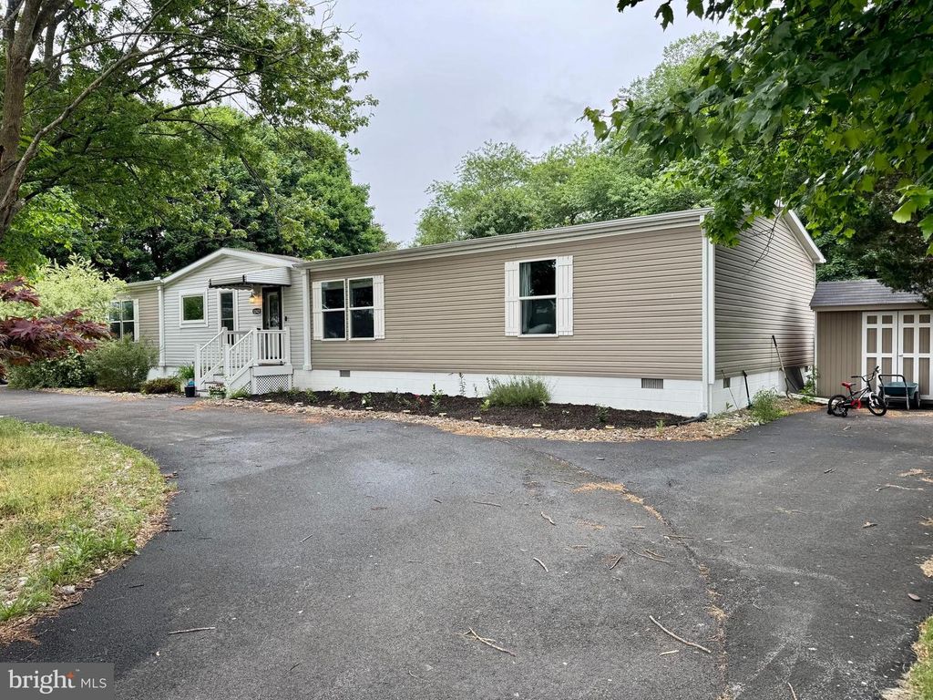 12421 N OLD STATE RD, Ellendale, DE 19941