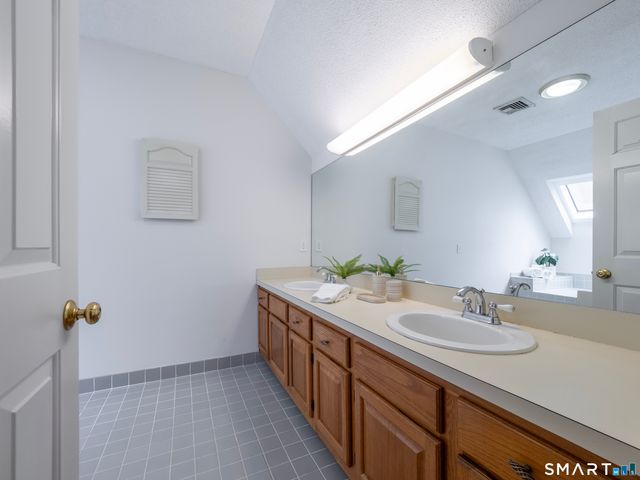 37 Wilton Crest 37, Wilton, CT 06897