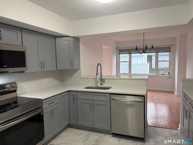 37 Wilton Crest 37, Wilton, CT 06897