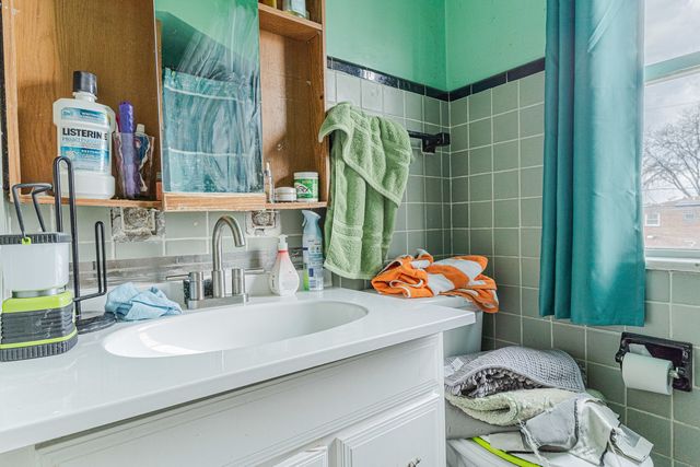 8026 S Fairfield Avenue, Chicago, IL 60652