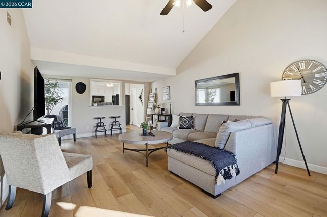 4 Mt Wilson Way, Clayton, CA 94517