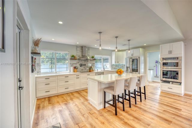 966 NW 114th Ave, Coral Springs, FL 33071