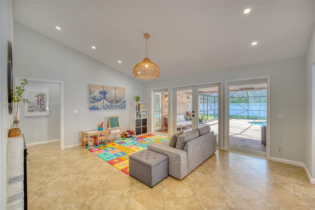 966 NW 114th Ave, Coral Springs, FL 33071