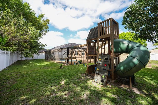 966 NW 114th Ave, Coral Springs, FL 33071