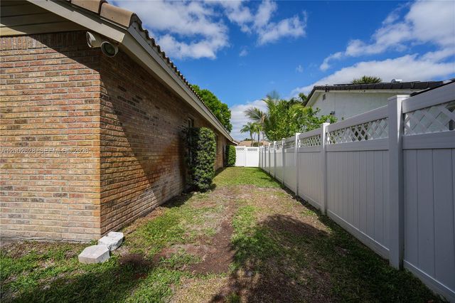 966 NW 114th Ave, Coral Springs, FL 33071