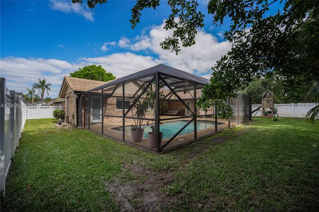 966 NW 114th Ave, Coral Springs, FL 33071