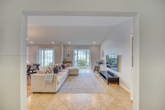 966 NW 114th Ave, Coral Springs, FL 33071