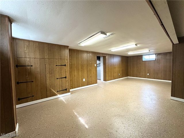 982 Quarry Drive, Cleveland Heights, OH 44121