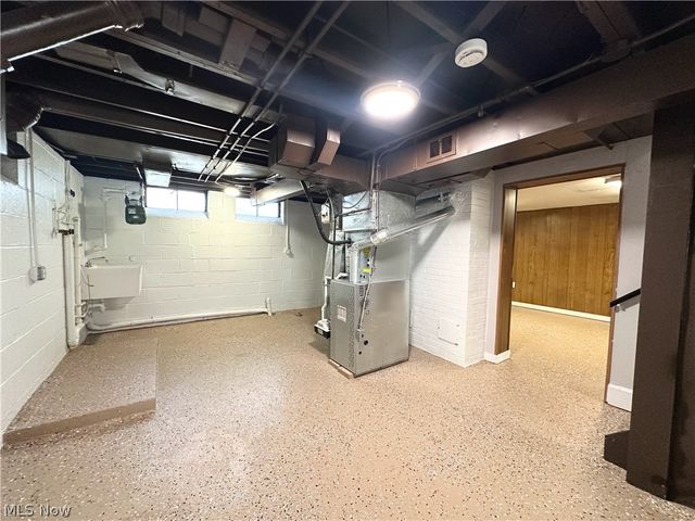 982 Quarry Drive, Cleveland Heights, OH 44121